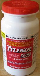 Tylenol_bottle_closeup_crop
