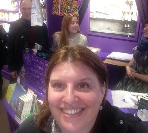 Ut på pocket-turné. Vi besökte Östermalm, T-centralen, Sergels torg, Västermalm och Götgatan. Så himla roligt.