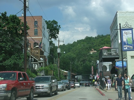 photo Eureka Springs Street_zpsb4fngk0i.jpg