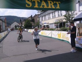 10400566_21917975679_17_n