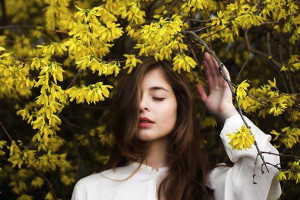 LivingWell-Yellow-PeopleTools