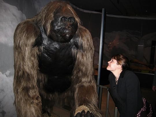 giant ape, King Kong, ape, monkey, museum, fossil, replica,