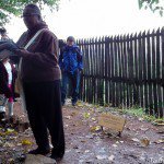 Interpreter answering questions at the slave quarters, Mulberry Row