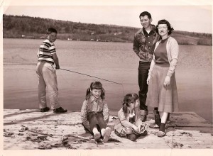 family at the lake 001