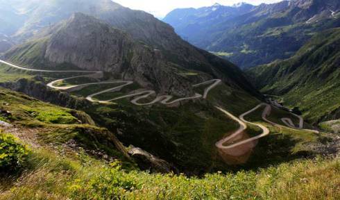 Would-You-Risk-Driving-on-these-Deadly-Roads-Guiddoo