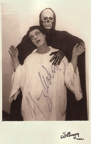 Alexander Moissi and Luis Rainer in Jedermann (1926)