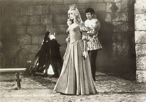 Cox Habbema and Eberhard Esche in Wie heiratet man einen König (1968)