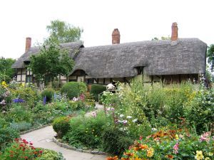 1280px-Anne_Hathaways_Cottage_and_gardens_15g2006