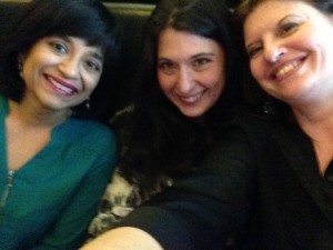 Romanförfattaren Nalini Singh, Anna och jag på very trevlig restaurang.