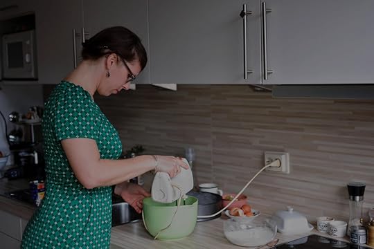 Die Herzdame rührt Teig