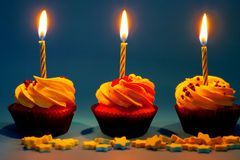 cupcake-candle-cupcakes-cream-blue-background-35768665