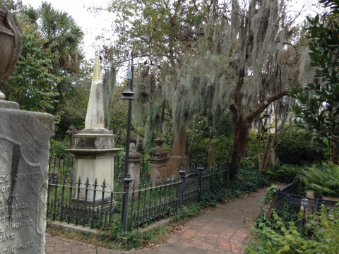 UnitarianChurchyardCharleston.jpg