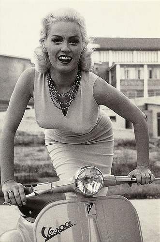 Vespa: Mamie Van Doren