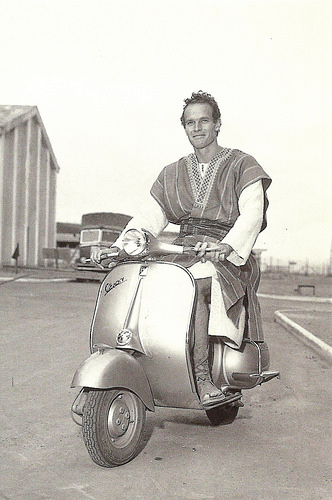 Vespa: Charlton Heston