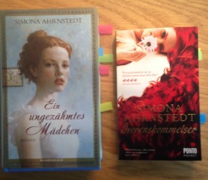 Det är mitt nya tyska förlag som köpt pocketrättigheterna för Tyskland, från mitt första förlag. De kommer ge den ett nytt omslag och så ska epilogen, som bara finns i pocketen översättas. Så himla roligt. 