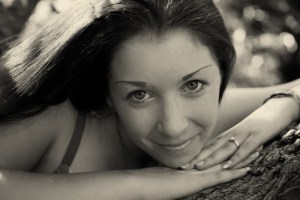 MediaKit_AuthorPhoto_InTheCompanyOfTheDead