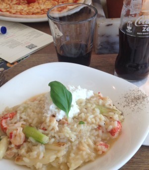 Tog med min fina 16-åring till Vapiano. Jag åt risotto med sparris och kräftstjärtar.