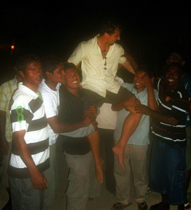 2009 riding shoulders boat crew dinner