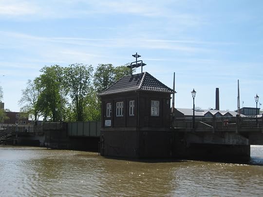Leer folding bridge