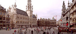 250px-Grand_place_brussels_WQ3