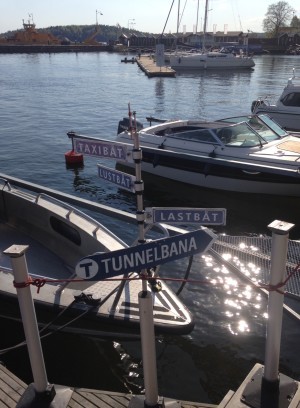 Vaxholm är ju helt sagolikt. Skulle vilja åka hit och bo på hotell och skriva. Så vackert.