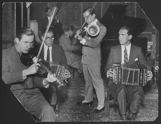 Julio De Caro Sextet, c. 1926–1928. Clockwise from left: Emilio De Caro, violin; Armando Blasco, bandoneón; Vicente Sciaretta, bass; Francisco De Caro, piano; Julio De Caro, violin-cornet; and Pedro Laurenz, bandoneón. Undated photo from the Archivo General de la Nación, Dpto. Doc. Fotográficos, Buenos Aires, Argentina, #71339_A. Used by permission.