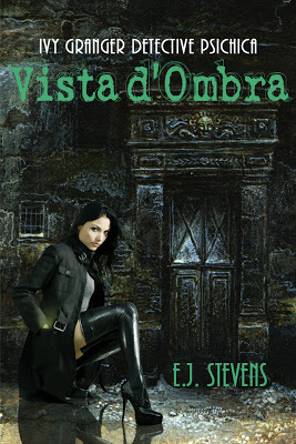 Vista d'Ombra (Ivy Granger, Detective Psichica #1) di E.J. Stevens, traduzione di Carmelo Massimo Tidona