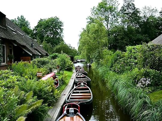 water-village-no-roads-canals-giethoorn-netherlands-10