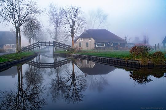 water-village-no-roads-canals-giethoorn-netherlands-12