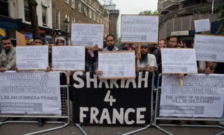 muslims-protest-in-france-700x422