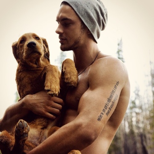 Bildergebnis für hot guys with dogs