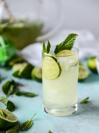 fresh mint limeade I howsweeteats.com