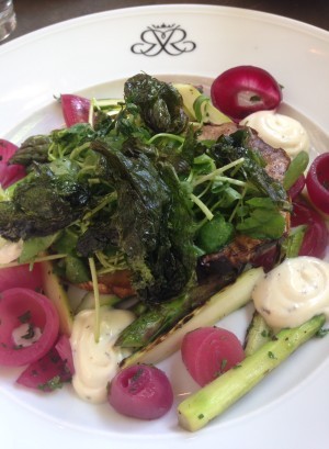 Ugnsbakad rotselleri, sparris och tryffel-majonnäs. Så. Gott.