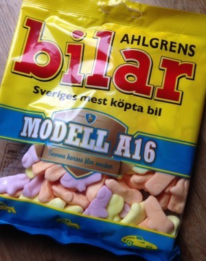 Lila, gula och örånga bilar. Ingen gillade dem hemma hos oss, sorry Ahlgrens.