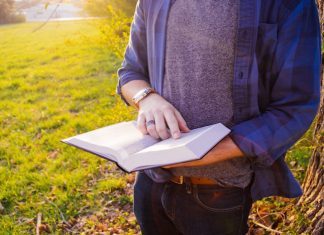 10-Inspiring-Short-Stories-That-Can-Improve-Your-Outlook-On-Life-324x235