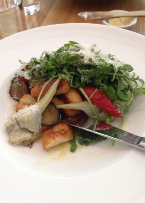 Jag åt ricotta-gnocchi och sen tog all min ork slut, jag åkte hem och somnade. Så nu måste jag jobba.