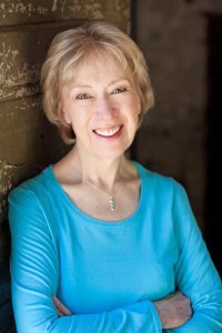 MediaKit_AuthorPhoto_TheTroubleWithMisbehaving