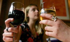Two-women-drinking-wine-001