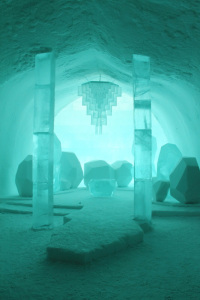 Jukkasjärvi: ICEHOTEL by azedkae, flickr