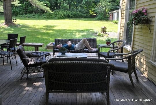 covering vintage outside furniture ~ Like Mother, Like Daughter
