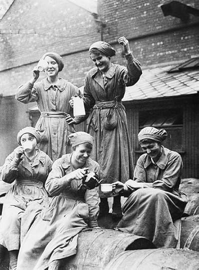 443px-Leisure_and_Entertainment_during_the_First_World_War_Q109828