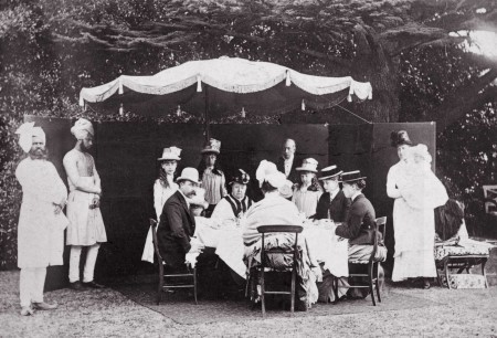 victoria-garden-servants-gty