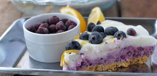 Frozen-Yogurt-Bluerry-Lemon-Layered-Pie-750x364