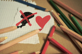 colored-pencils-1090000_1920