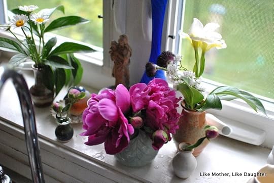 {bits & pieces} ~ reading from around the interwebs at Like Mother, Like Daughter