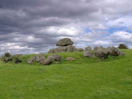 800px-carrowmore_tomb2c_ireland