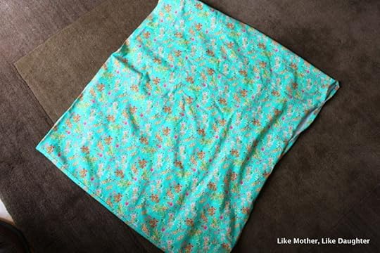 A giveaway of a beautiful nursing scarf! ~ Like Mother, Like Daughter