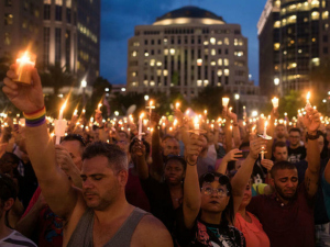 10000 people at Orlando vigil_1465883313426_40218320_ver1.0_640_480