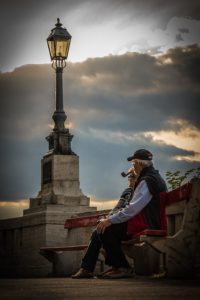 elderly-114328_640