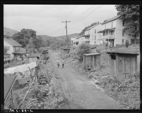 Rows_of_privies_along_alley_in_company_housing_project._Koppers_Coal_Division,_Federal_^1_Mine,_Grant_Town,_Marion..._-_NARA_-_540266